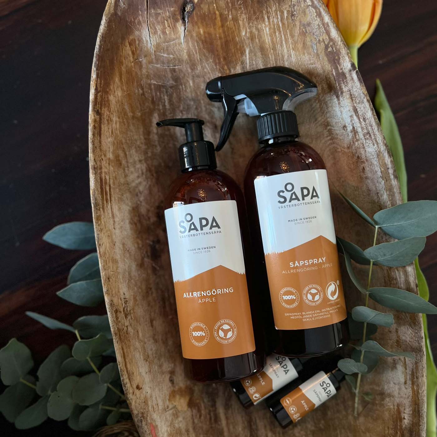 Såpa för allrengöring med fräsch doft av äpple. Lämplig för alla ytor, särskilt naturmaterial som trä och sten.