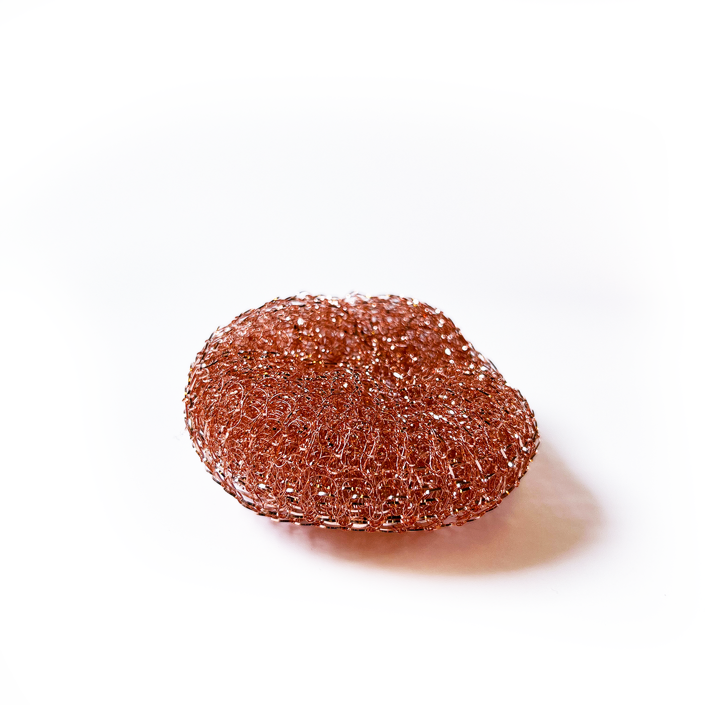 Hållbar och återanvändbar kopparskrubbare.