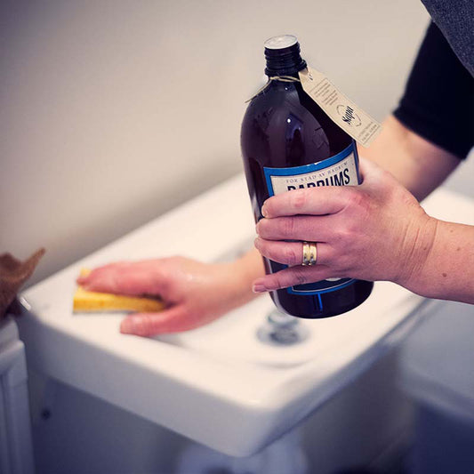 Skinande rent badrum med såpa och ättika – din enkla steg-för-steg guide