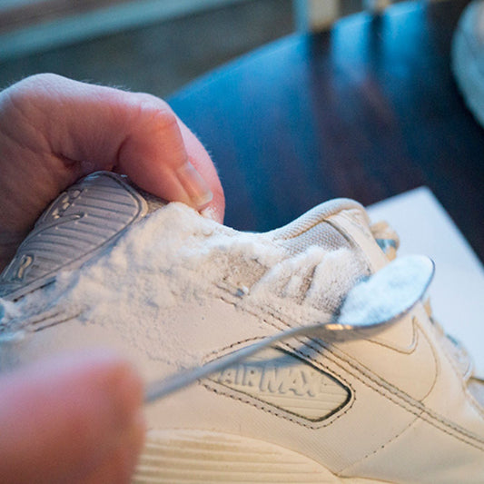 Hur får man sommarskorna att se som nya ut igen?