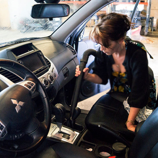 Städa bilen invändigt