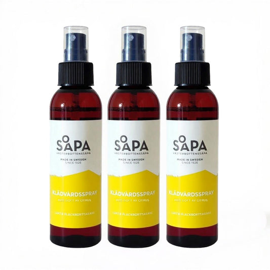 Västerbottenssåpa klädvårdsspray med mild doft av citrus. Fungerar perfekt på jackor, möbler, kepsar, gardiner, soffkuddar, skor.