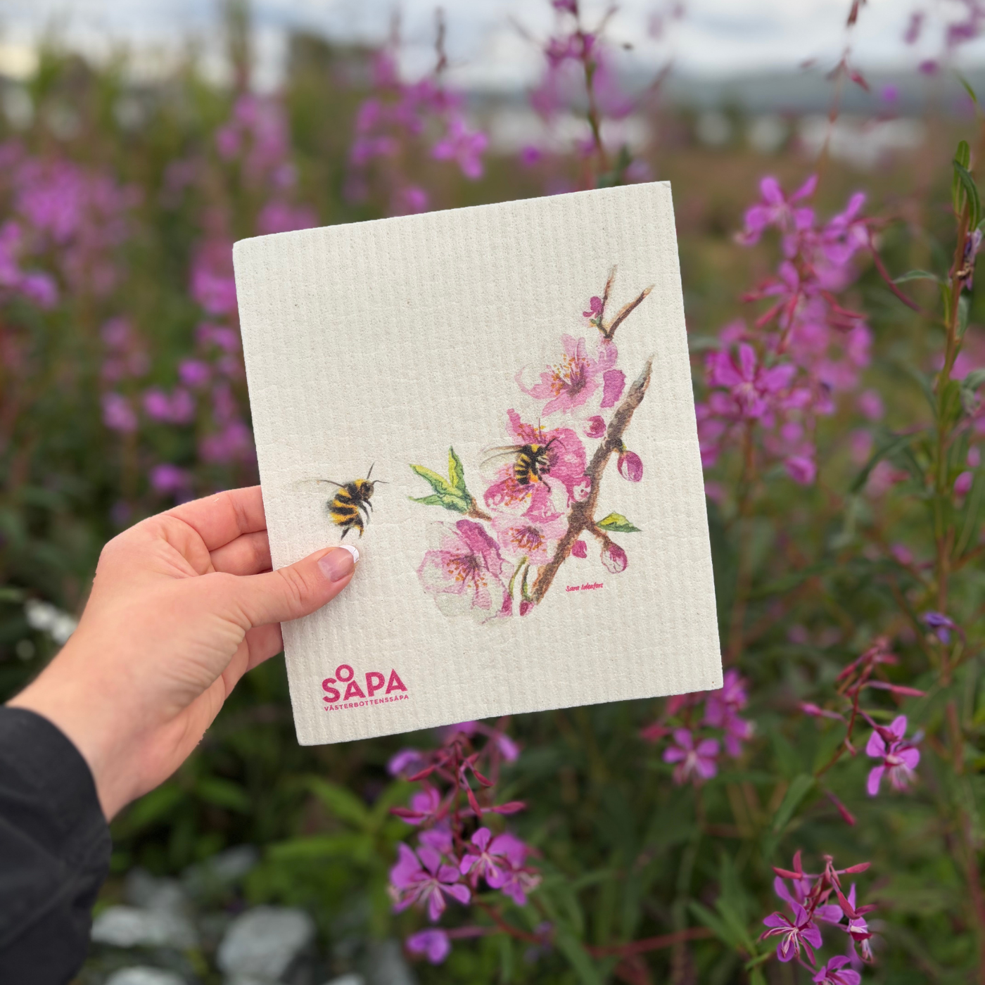 Rosa månaden trasa till stöd för Bröstcancerfonden, designad av Sara tillsammans med en av våra kunder