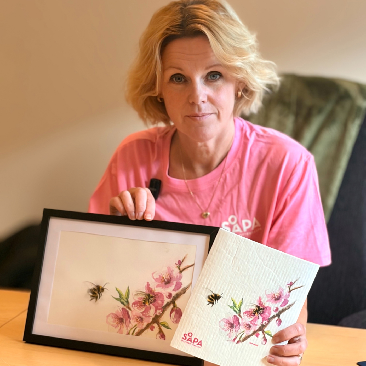 3-pack Rosa månaden trasa till stöd för Bröstcancerfonden, designad av Sara tillsammans med en av våra kunder