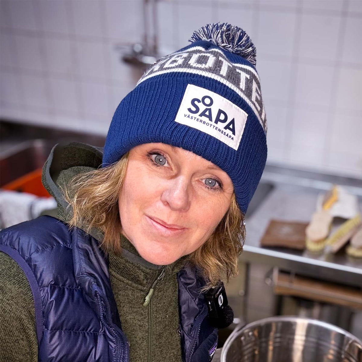 Mössa med toffs, toppluva Västerbottenssåpa