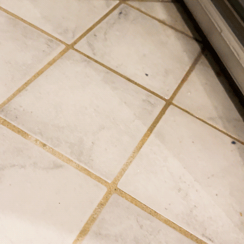 En video som visar hur man rengör fogar med badrumssåpa. Lösa effektivt upp kalk, smuts och tvålrester med miljövänlig såpa. 